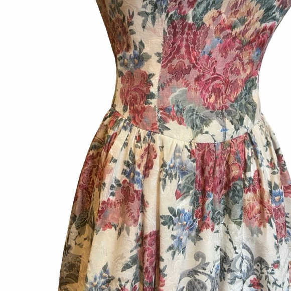 Handmade Vintage | Floral Brocade Sweetheart Dress - Picture 14 of 15